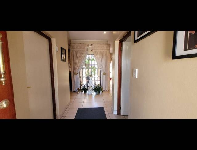 4 BEDROOM HOUSE FOR SALE IN MULBARTON